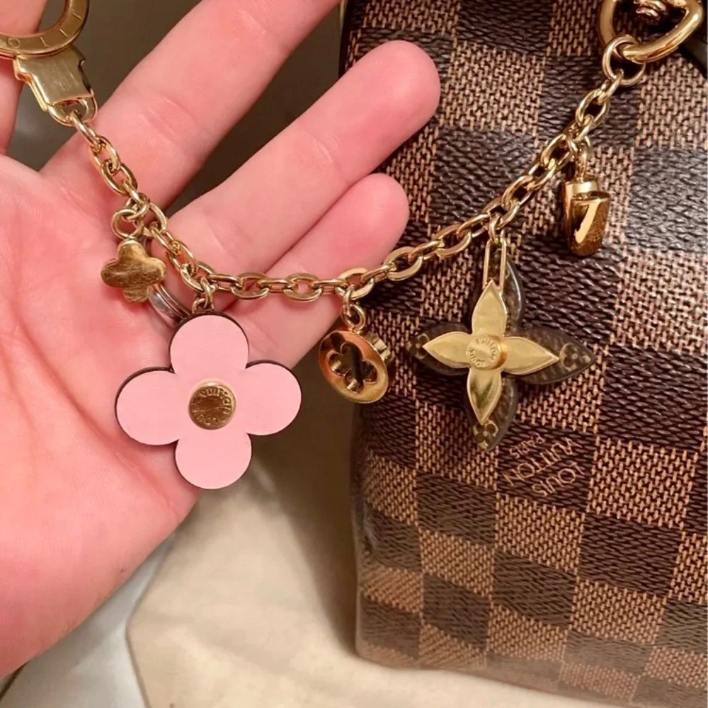 🌸🌸LV Blooming🌸🌸Flowers Chain Bag Charm - Picture 10 of 10